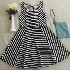 Black and white sweetheart dress
